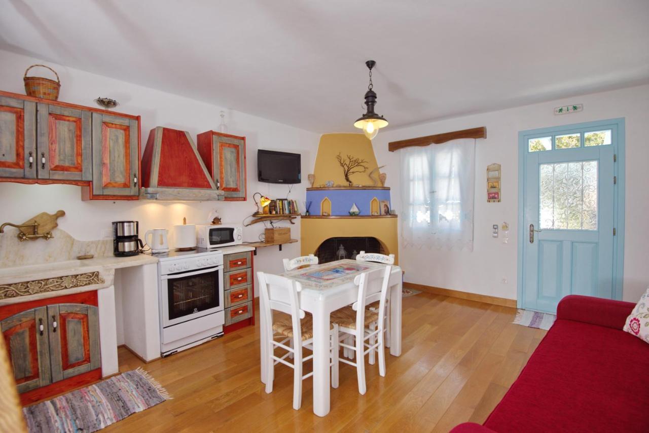 Stella'S Traditional House. Alonnisos Town Exterior photo